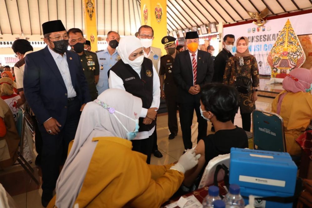 Hari Guru Nasional 2021, Khofifah: Harus Upgrade Diri!