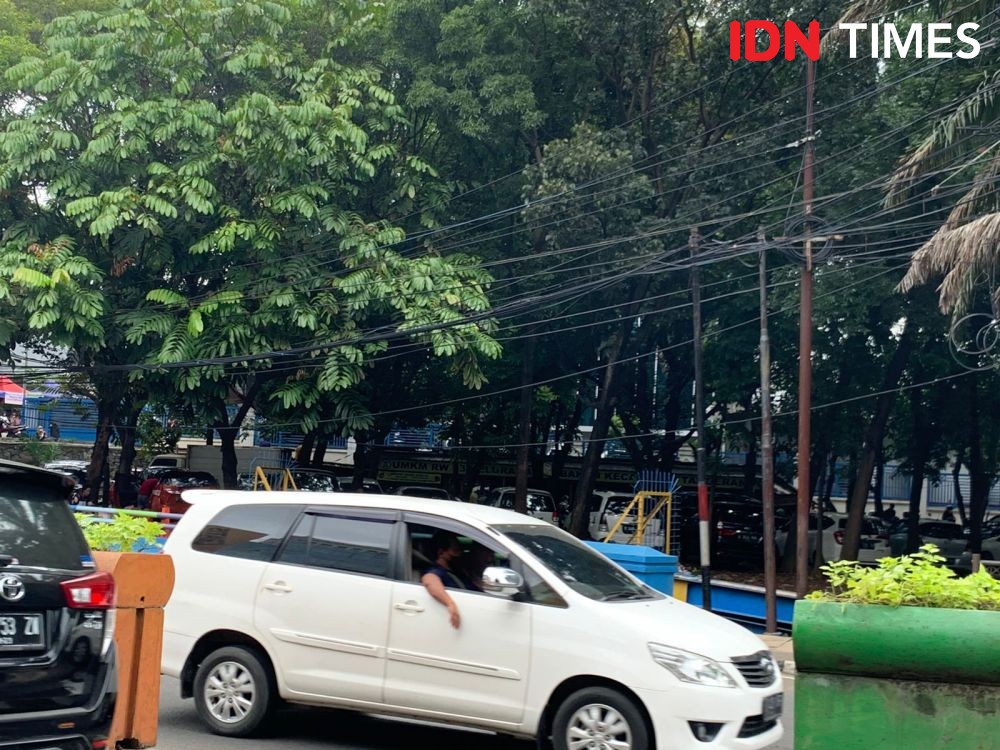 4 Potret Kabel Semrawut di Dekat Tangcity Kota Tangerang