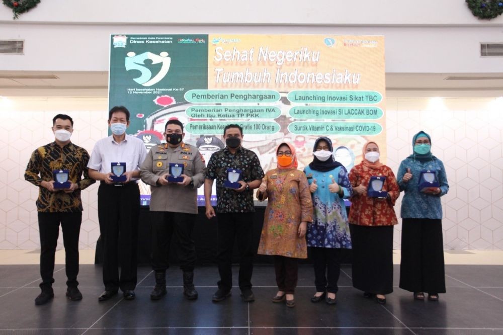 Bikin Aplikasi Vaksin Online, MDP Terima Penghargaan Dinkes Palembang