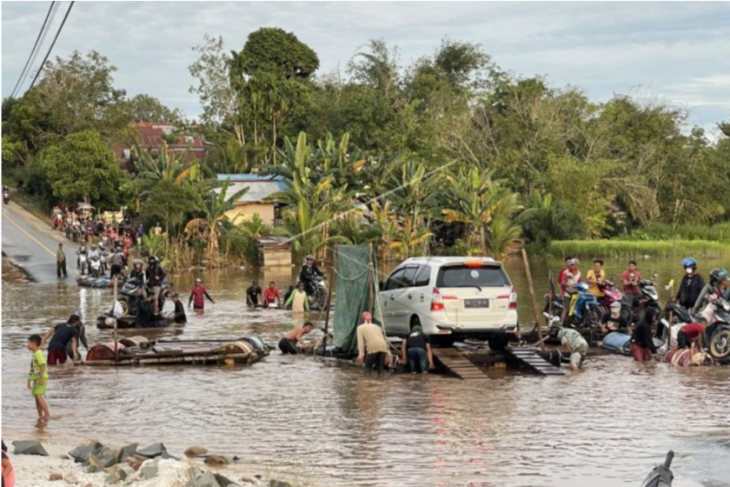Banjir Sintang Belum Surut, Warga Ditemukan Tewas di Dalam Rumah