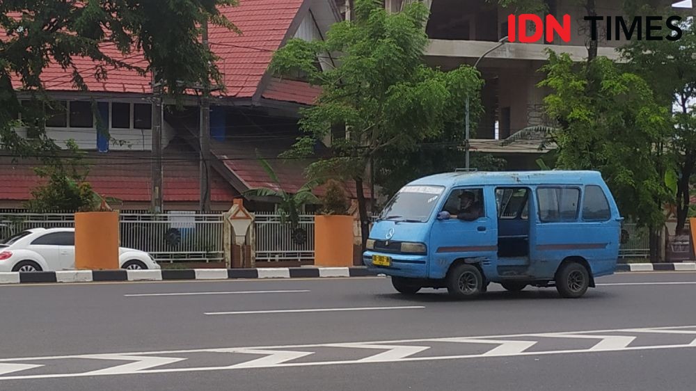 Sopir di Makassar Minta Teman Bus Tidak Ganggu Rute Petepete