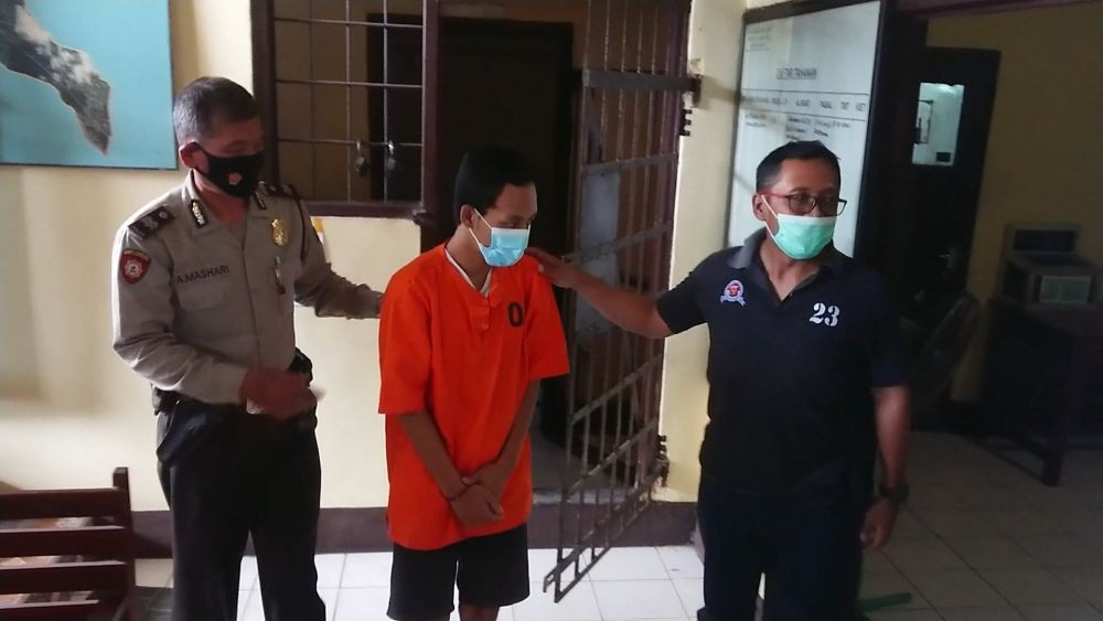 Pemuda di Tulungagung Nekat Mencuri Belasan Ular Piton