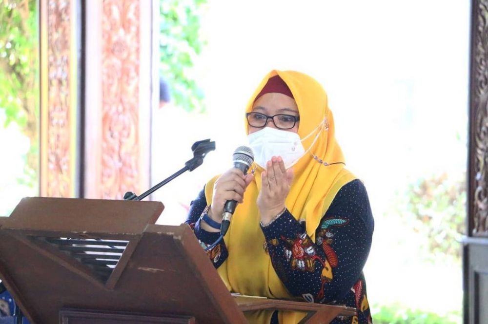 Aktivis Perempuan, Profil Wakil Bupati Gresik Aminatun Habiba