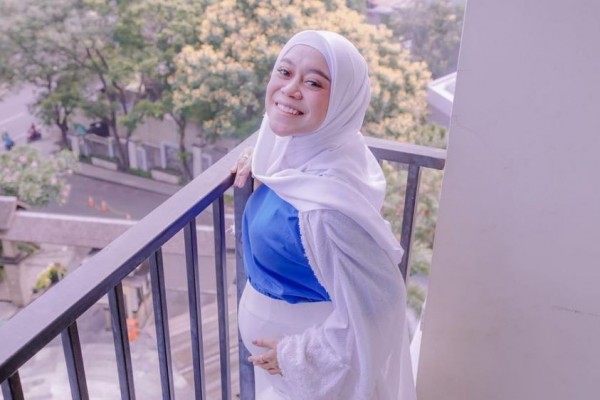 10 Harga Outfit Lesti Kejora Saat Hamil, Totalnya Capai Ratusan Juta!