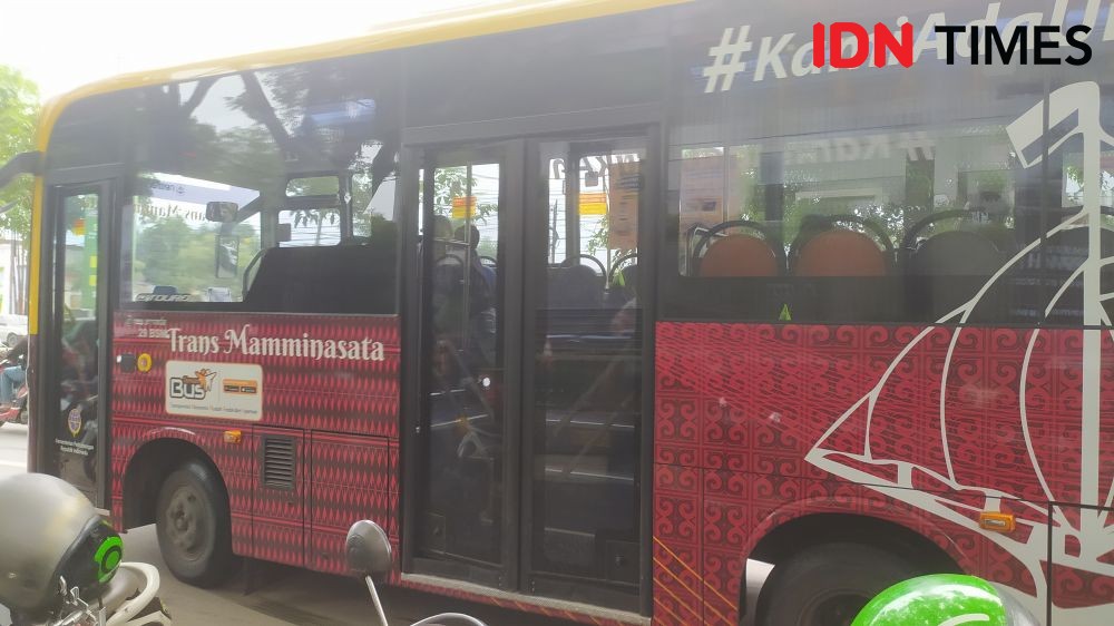 Teman Bus di Makassar Tetap Jalan Meski Diprotes Sopir Angkot