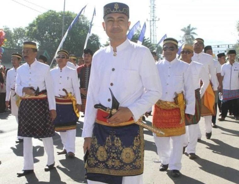 Pakaian-pakaian Adat Tradisional NTB yang Memukau