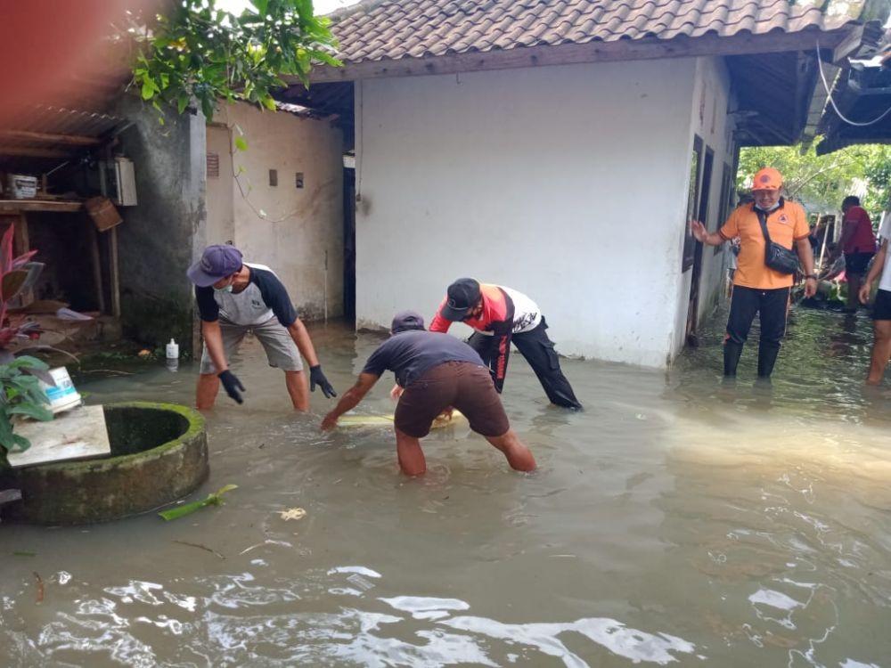 Senderan Jebol Akibat Hujan Deras, Satu Warga di Tabanan Patah Kaki