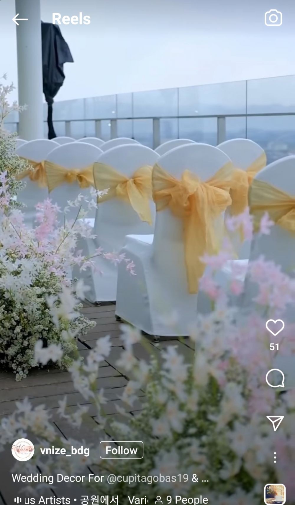 9 Dekorasi Akad Pernikahan Cupi Cupita, bak Taman Bunga Putih 