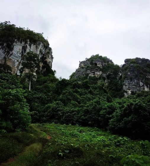 Gunung-Gunung dengan Panorama Indah dan Menakjubkan di Kaltim