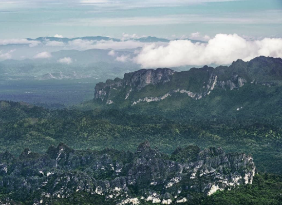 Gunung-Gunung dengan Panorama Indah dan Menakjubkan di Kaltim