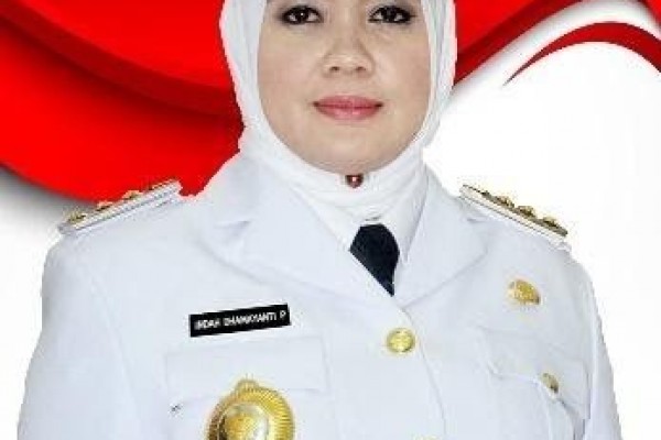 Profil Indah Dhamayanti Putri, Bupati Perempuan Pertama di NTB