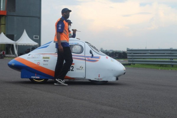 Mobil Hemat Energi Karya Mahasiswa UNY Raih Juara I di Puspresnas