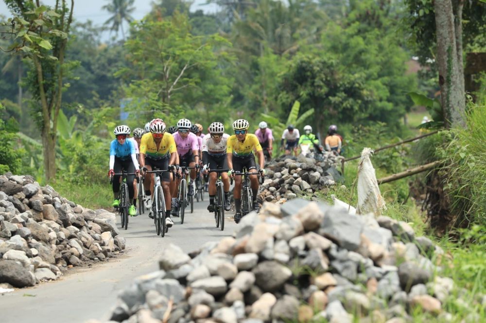 Seri Pamungkas Tour de Borobudur, Peserta Lewati Tanjakan 8 Gunung
