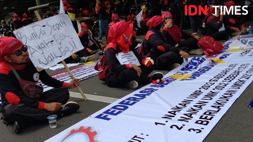 Potret Ratusan Buruh Kota Tangerang Tuntut Kenaikan Upah