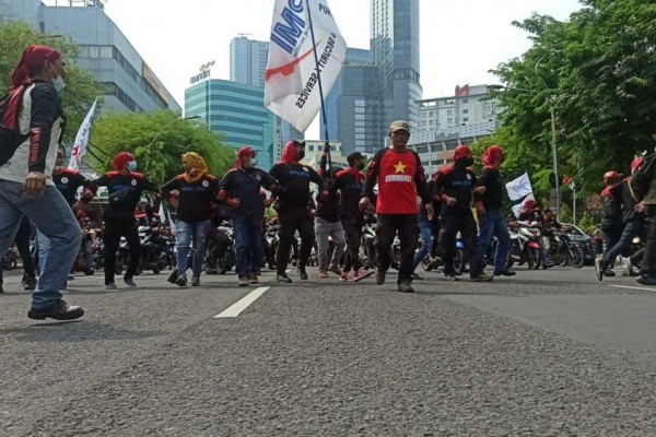 Minta Gubernur Jatim Revisi UMP, Buruh Demo di DPRD Hari Ini