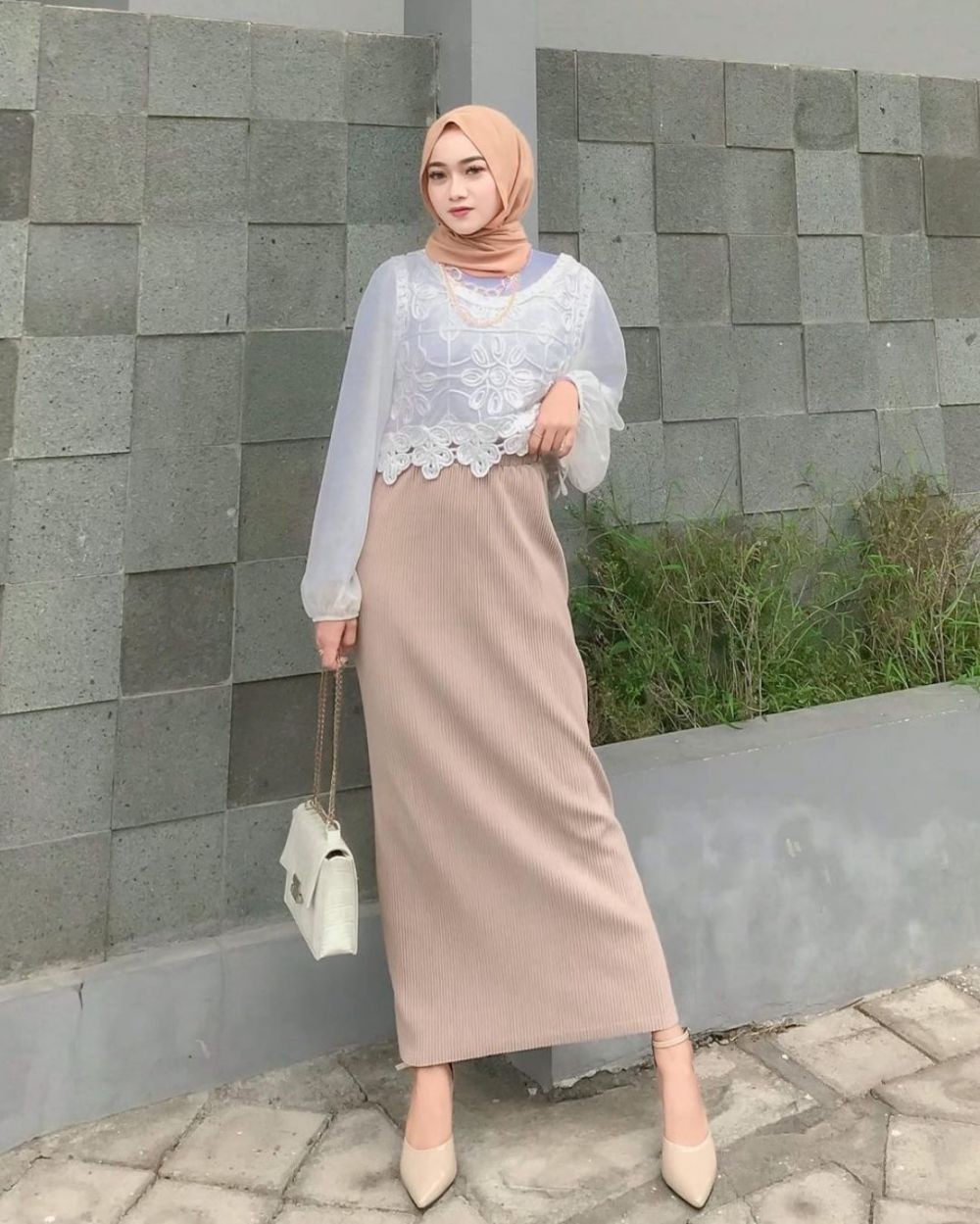 10 Model Outfit Minimalis Untuk Kondangan Hijabers