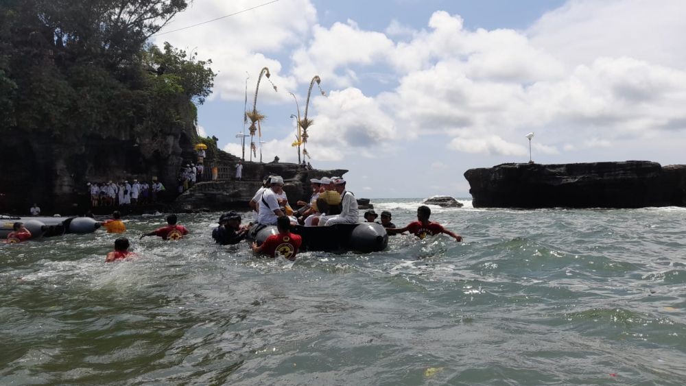 Jadwal Pasang Surut Air Laut di Tanah Lot, Pedoman Untuk Umat Hindu