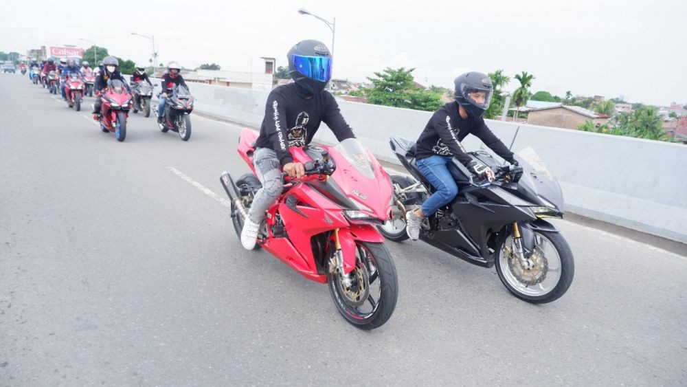 Rider Medan Diajak Rolling City Naik Honda CBR150R