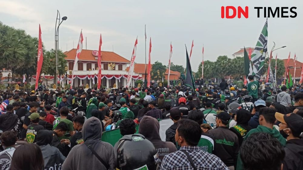 Geram dengan Sepak Bola Nasional, Bonek Turun ke Jalan