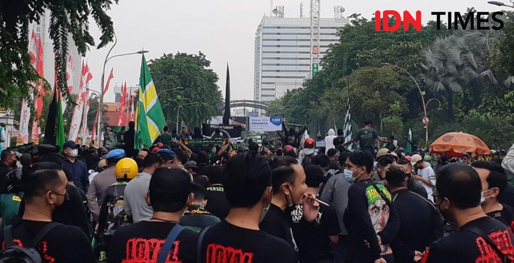 Geram dengan Sepak Bola Nasional, Bonek Turun ke Jalan