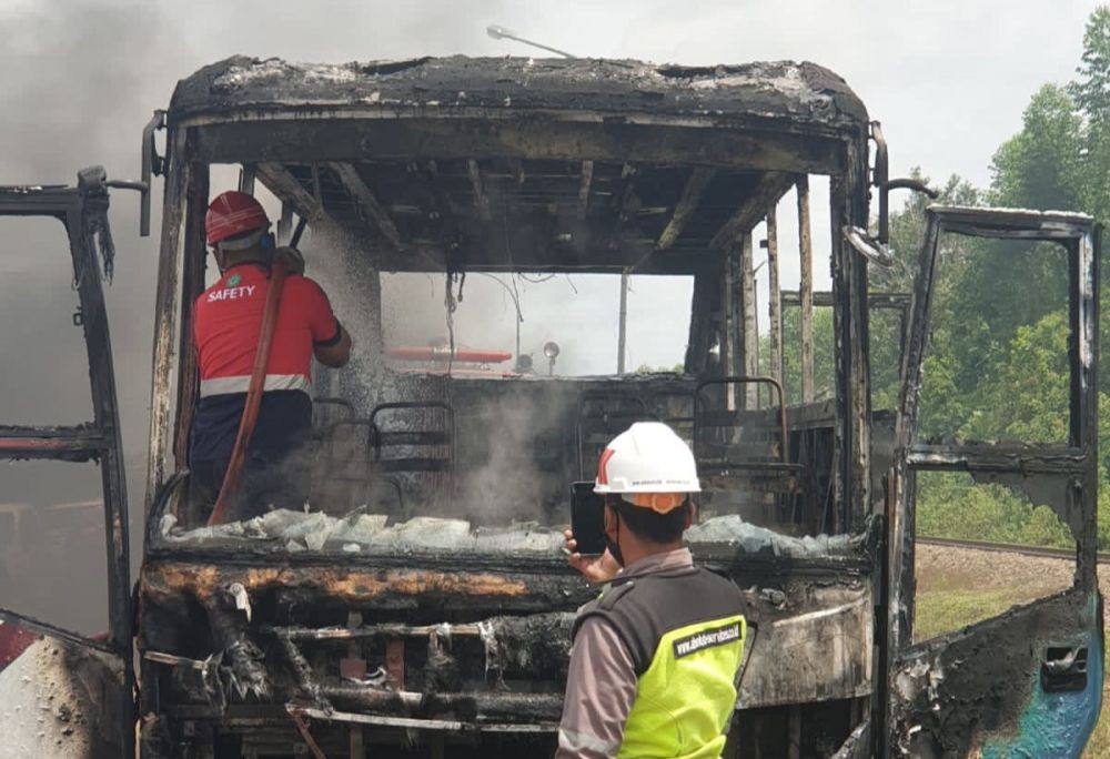 Bus Vaksin Terbakar di Muara Enim, 240 Dosis Hangus