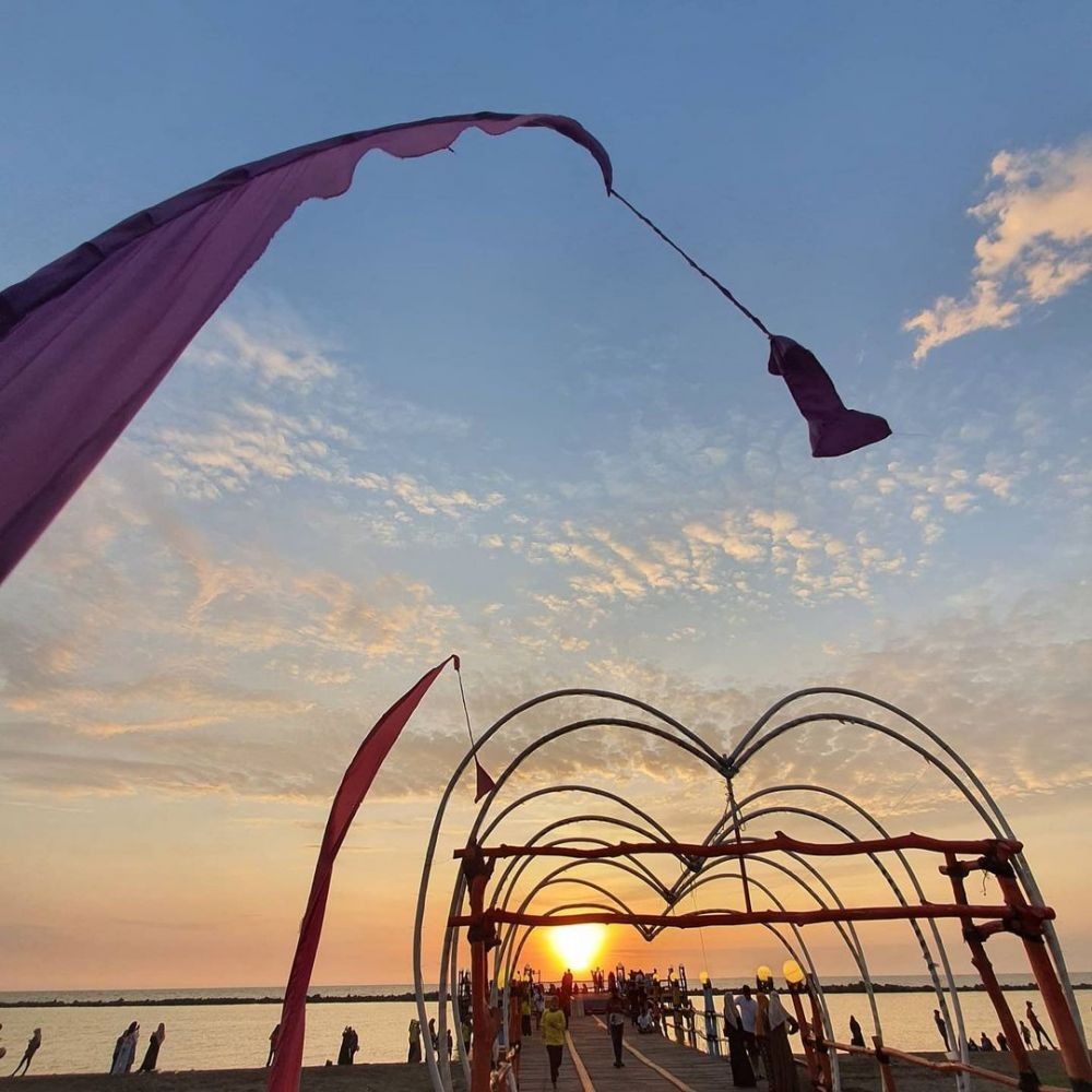Wisata Pantai Akkarena, Spot Sunset Romantis di Kota Makassar