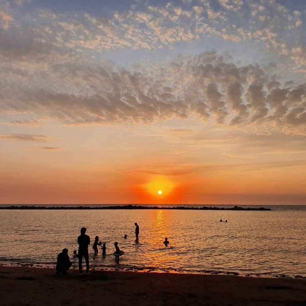Wisata Pantai Akkarena, Spot Sunset Romantis di Kota Makassar