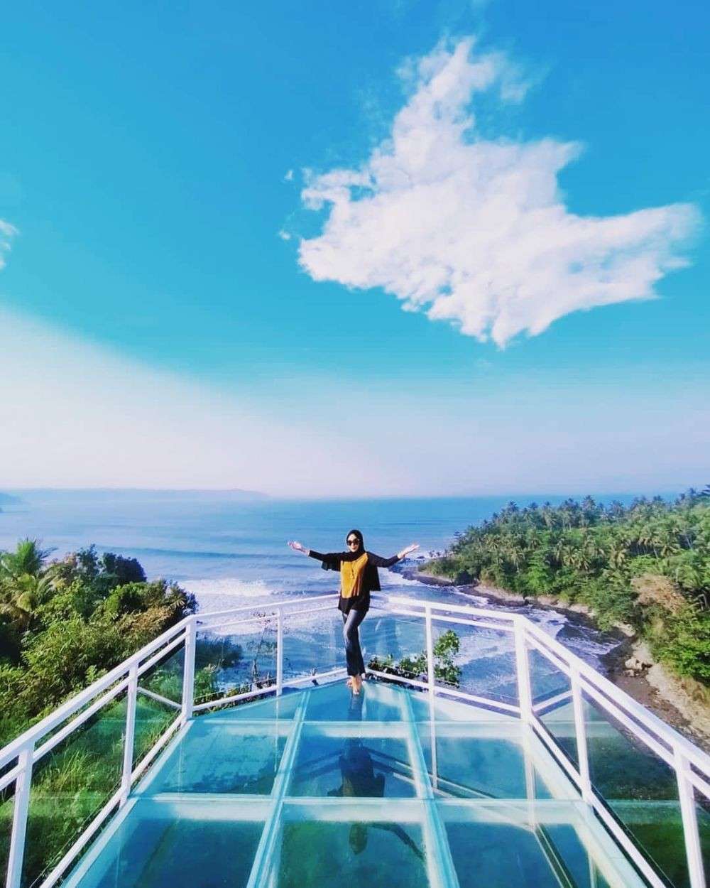 10 Tempat Wisata Jembatan Kaca Di Indonesia