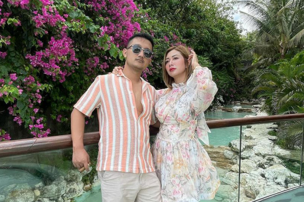 10 Kemesraan Tom Liwafa dan Delta Hesti, Sahabat Vanessa Angel