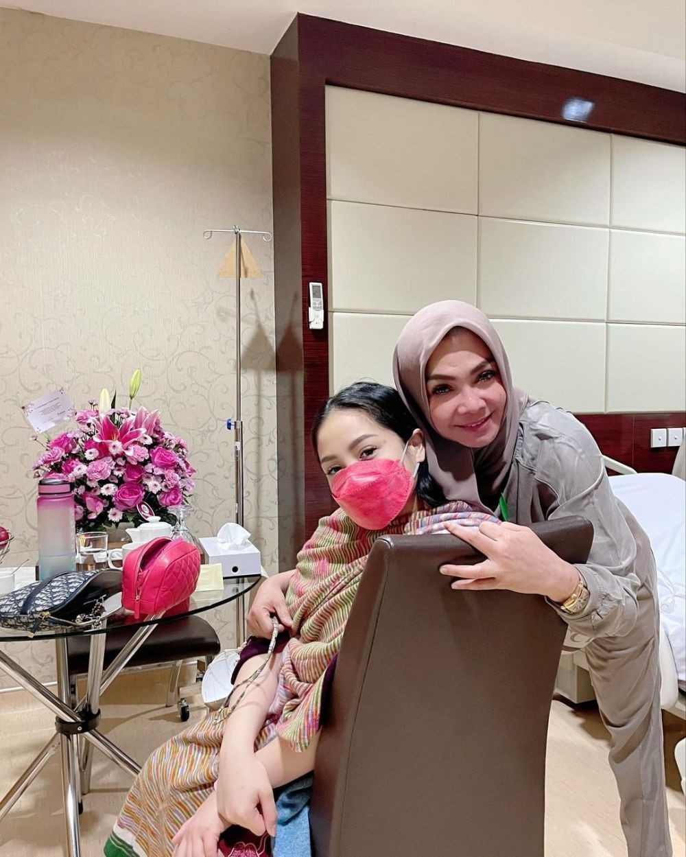Sambut Baby R, 10 Potret Rieta Amilia yang Resmi Jadi Nenek 4 Cucu