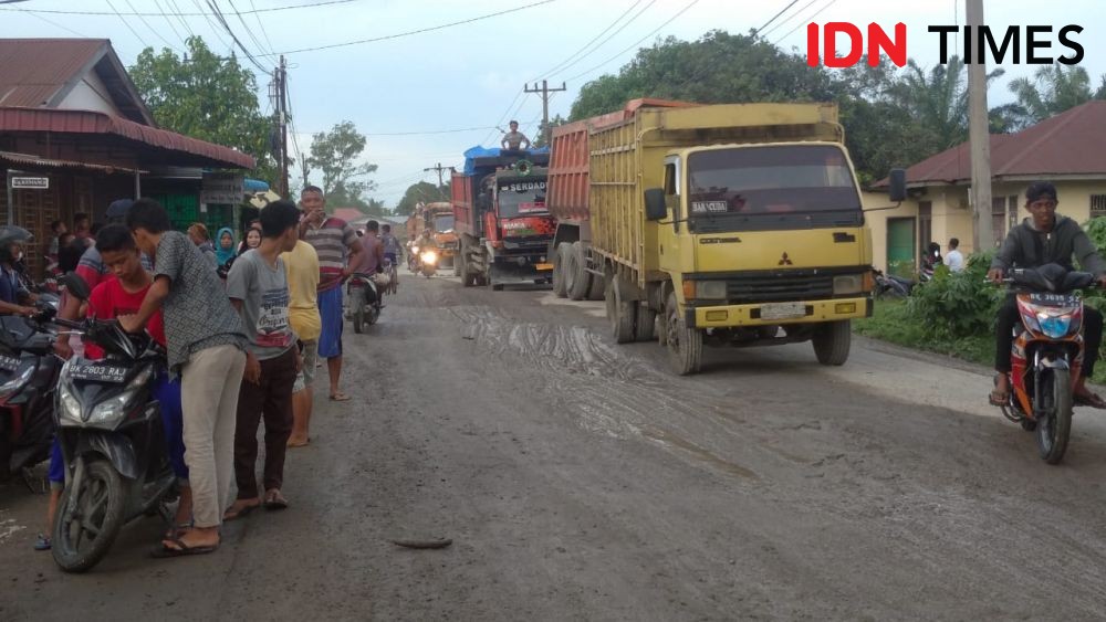 Dua Truk Tabrakan di Binjai, Seorang Sopir Luka Berat