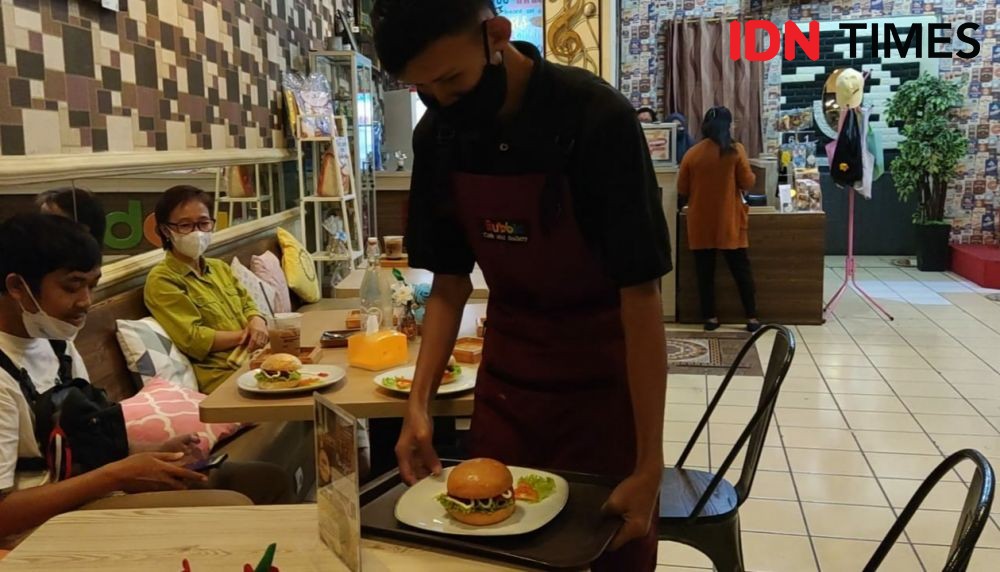 Mampir ke Bubble Cafe and Galery, Seluruh Pegawainya Difabel 