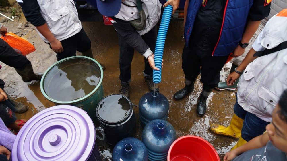 Mensos Risma Minta Pemkab Garut Bangun Lumbung Sosial di Titik Banjir