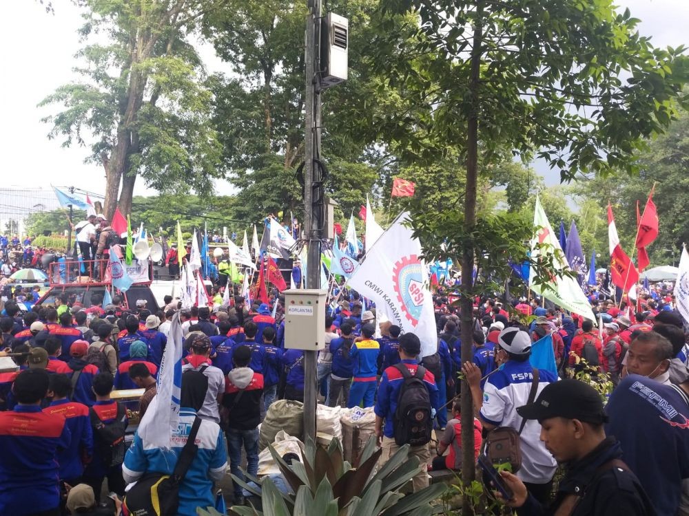 Demo Buruh di Bandung, Gerbang Tol Pasteur Bandung Ditutup Sementara 