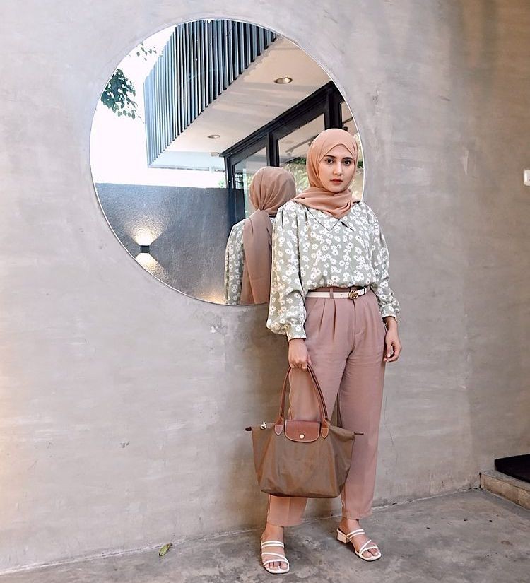 10 Penampilan Baru Rara Nawangsih 'Mama Sofia' Dalam Balutan Hijab
