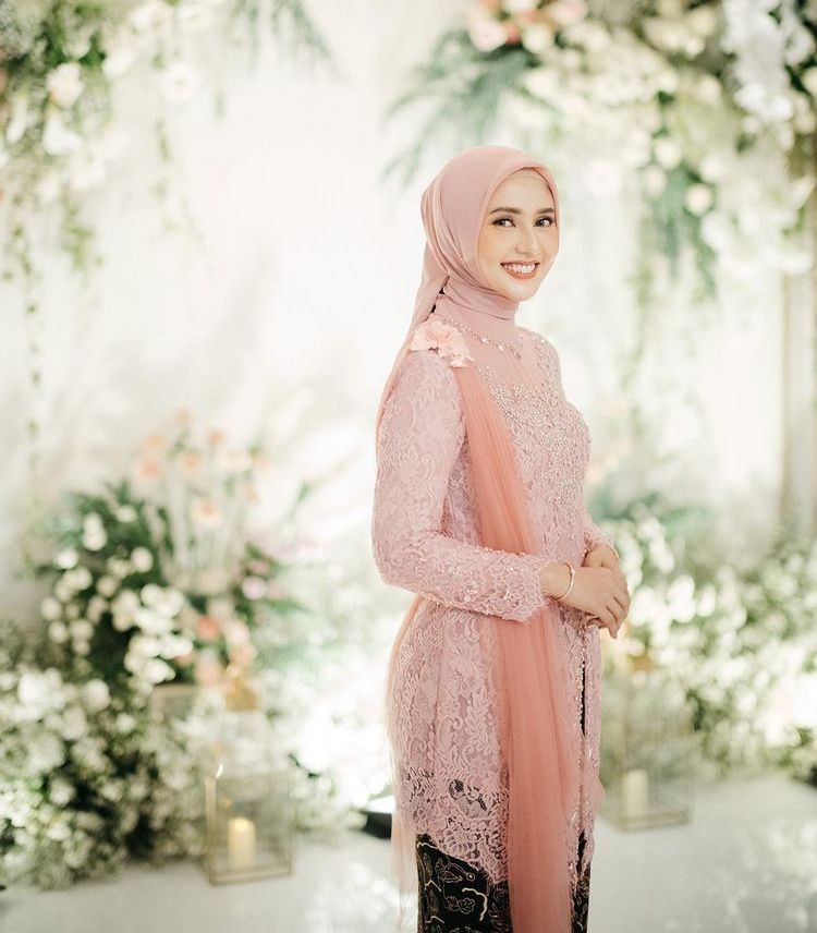 10 Penampilan Baru Rara Nawangsih 'Mama Sofia' Dalam Balutan Hijab
