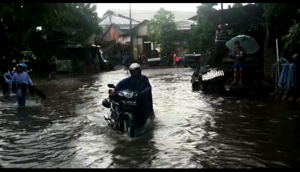 Hujan Dua Jam, Beberapa Jalan di Kota Malang Terendam