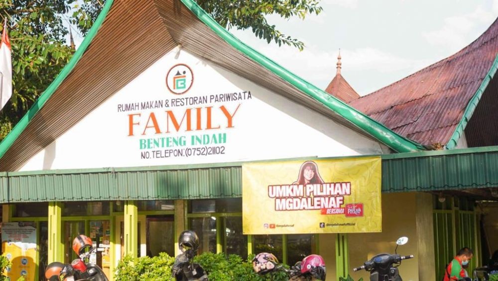 Teh Pucuk Harum Bersama Mgdalenaf Kunjungi UMKM Pilihan di Sumatera