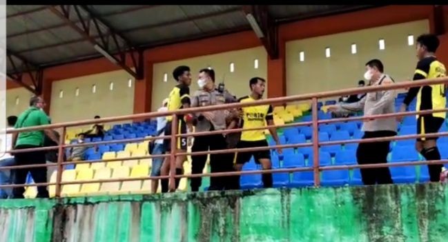 Bak Eric Cantona, Saktiawan Sinaga Tendang Penonton di Liga 3 Sumut