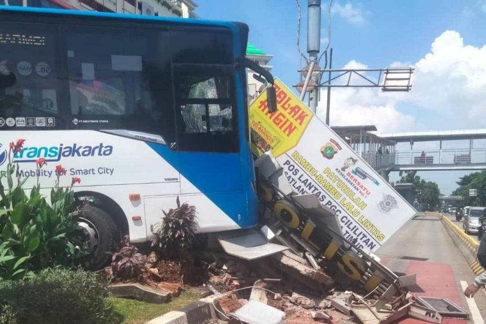 Ini Dugaan Penyebab Kecelakaan Transjakarta Di Sudirman