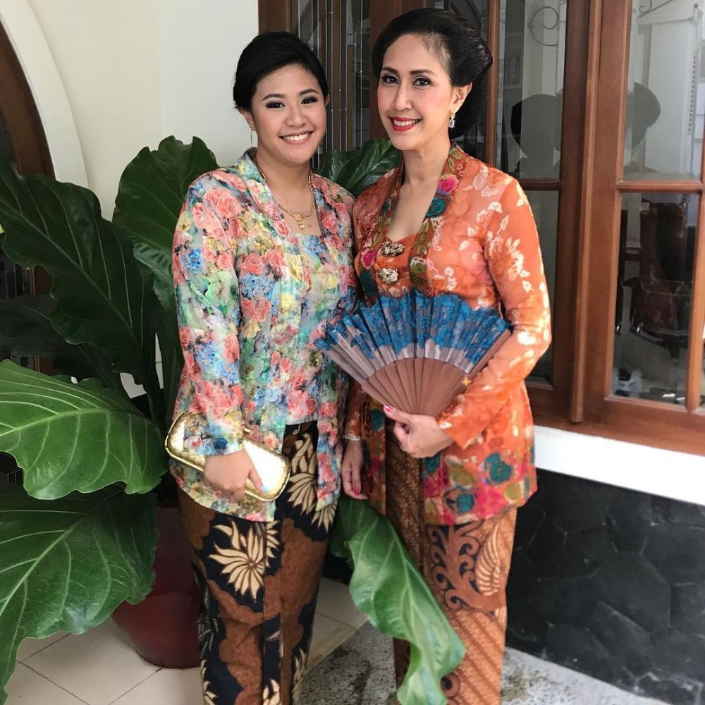 12 Kebaya Dana Iswara, Istri Mantan Menteri yang Gayanya Bersahaja