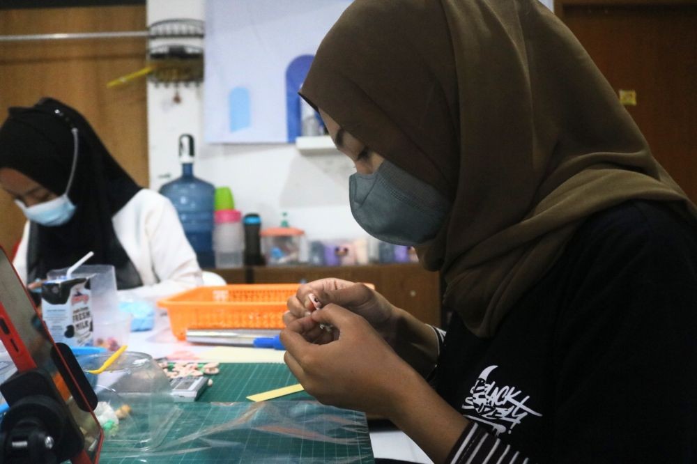 Menengok Usaha Clay Art Bernilai Ekspor di Kota Malang  