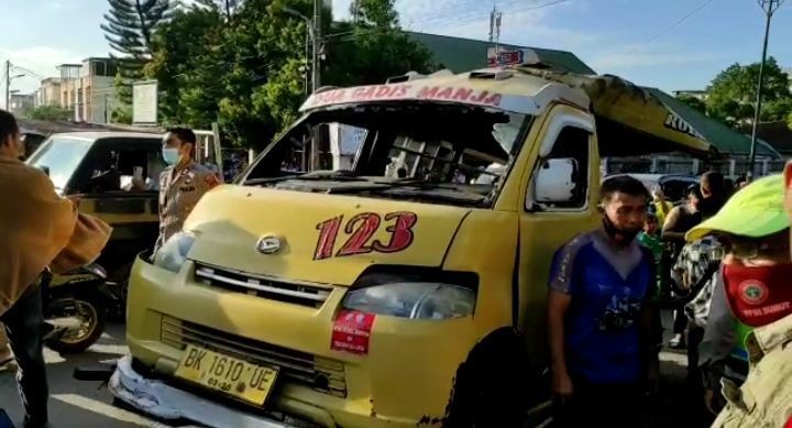 Angkot Ditabrak Kereta Api karena Terobos Palang, 4 Penumpang Tewas