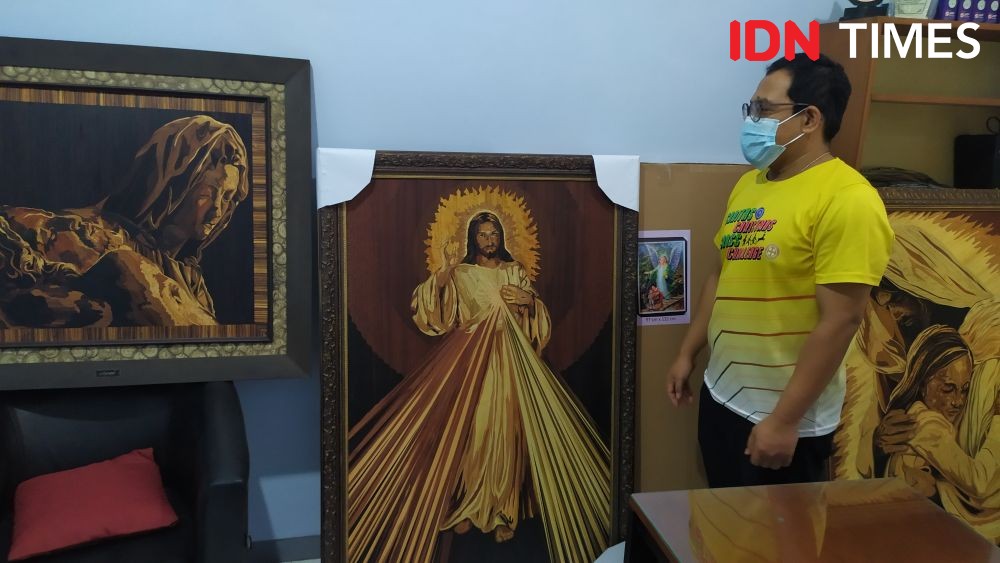 Lukisan Kayu dan Kalung Emas Dijual buat Biaya Pembuatan Pastoral Gereja Bongsari