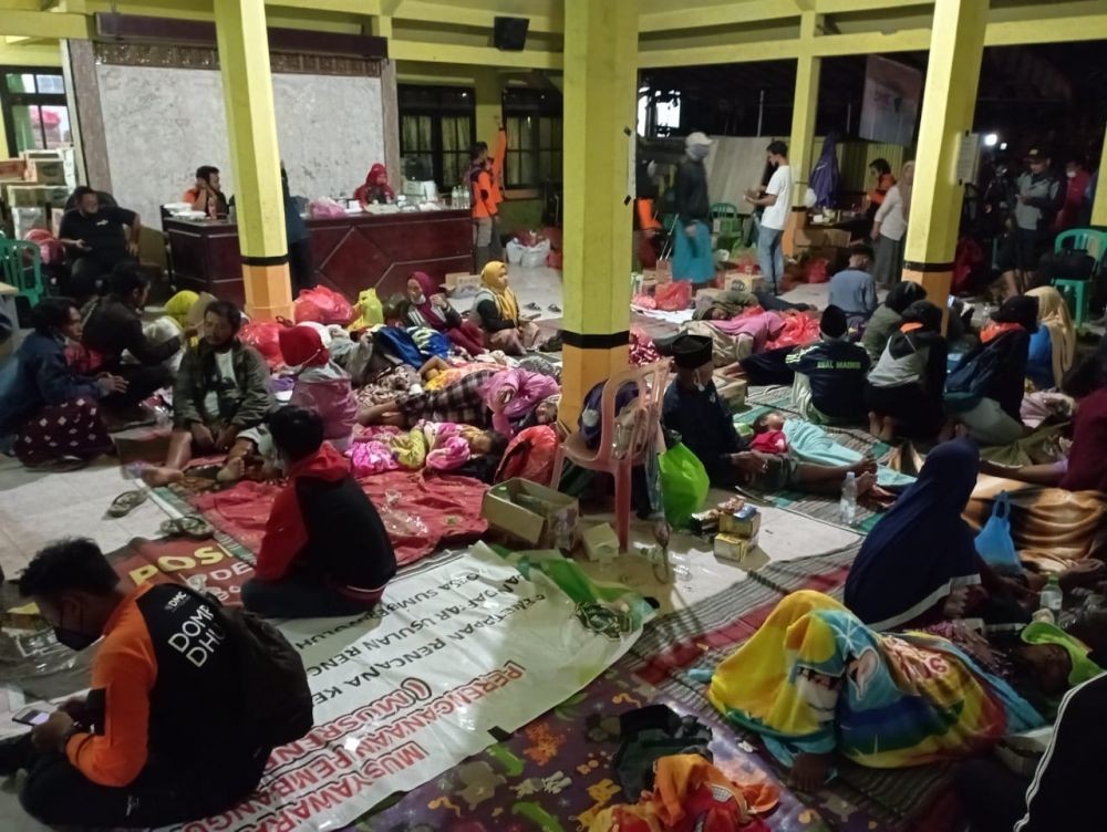 Pengungsi Erupsi Gunung Semeru Sempat Panik, Terpancing Kabar Hoaks