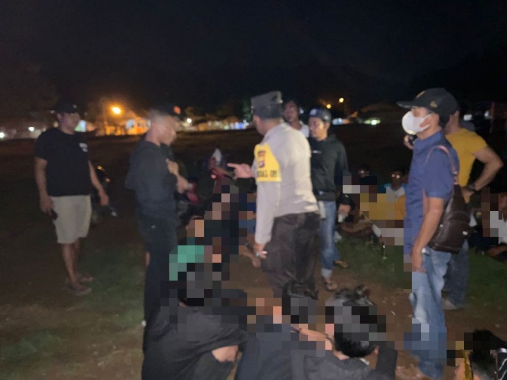 Polisi Amankan Puluhan Remaja sedang Pesta Miras dan Bawa Sajam