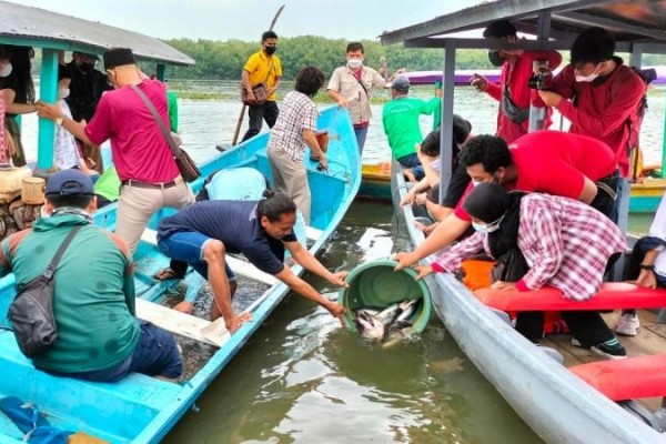Belajar Menghargai Kehidupan dari Tradisi Fang Sheng Umat Budha
