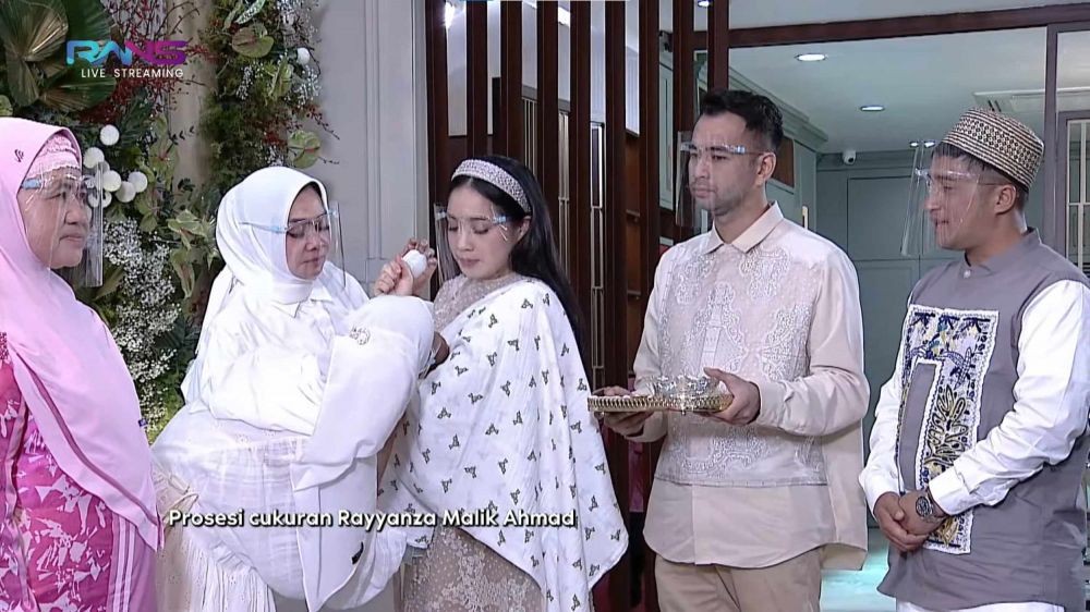 10 Potret Keluarga Raffi Ahmad dan Nagita Slavina di Akikah Rayyanza