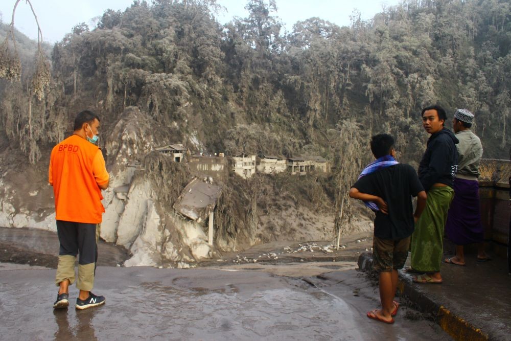Respons Bencana Semeru, GER dan PP Kagama Dirikan Posko di Lumajang