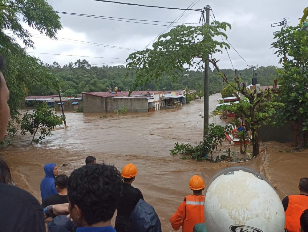Empat Orang Meninggal Dunia Terseret Arus Banjir di Lombok Barat